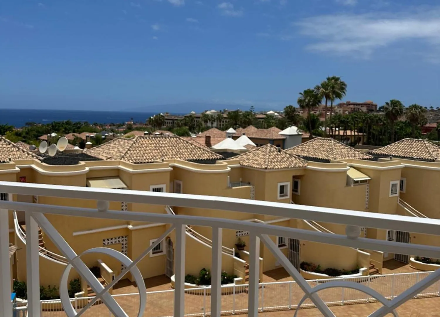 아파트 Apartamento Con Jacuzzi Y Vistas 아데제